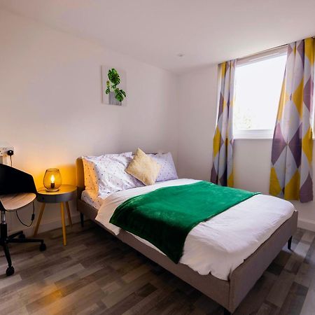 2 Bedrooms -Parking-Very Spacious-Wifi 런던 외부 사진